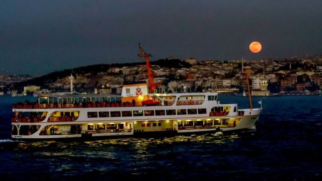 İstanbul'da ay