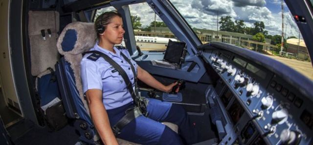 Mulheres no comando nas Forças Armadas: as histórias das duas únicas hoje  no topo da carreira - e por que há só duas - BBC News Brasil