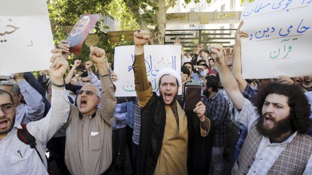 تجمع مقابل سفارت سوئد در تهران