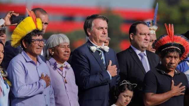 Bolsonaro durante solenidade com lideres indigenas em Brasilia