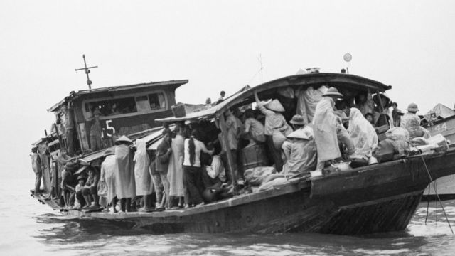 Người Việt tỵ nạn trên chiếc đi Hong Kong những năm 1980 (ảnh minh họa)