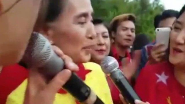 Aung San Suu Kyi singing