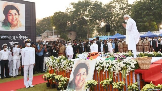 लता मंगेशकर अनंतात विलीन - BBC News मराठी