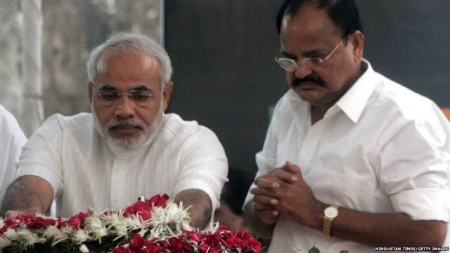 प्रमोद महाजन यांचं 2006मध्ये निधन झालं. त्यांच्या अंत्यविधीला नरेंद्र मोदी उपस्थित होते.