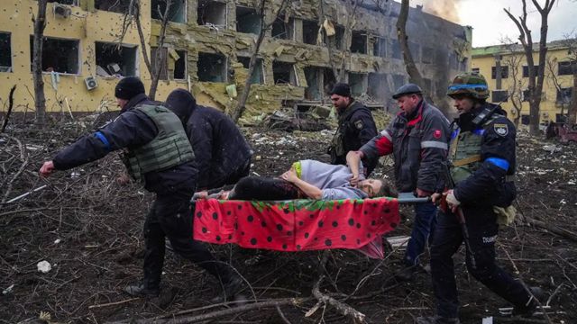 Evgeniy Maloletka/AP