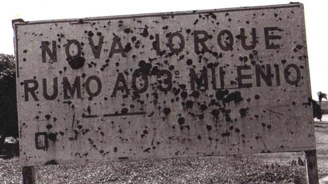 placa com os dizeres "Nova Iorque rumo ao 3º Milênio"