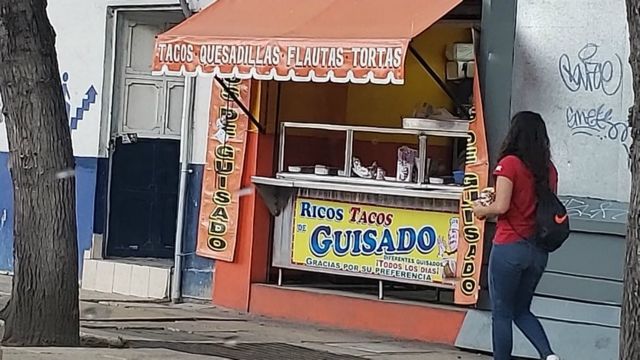 En todos los barrios de México se venden las quesadillas.