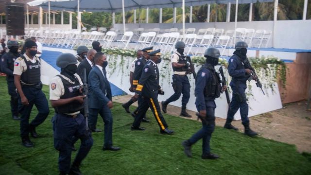 Policías en el funeral