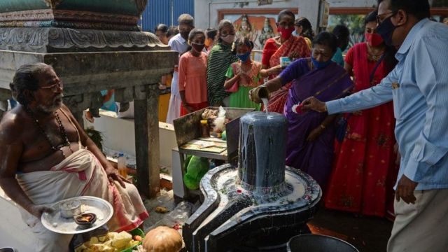 চেন্নাইয়ের একটি মন্দিরে শিবরাত্রিতে ভক্তদের ভিড়