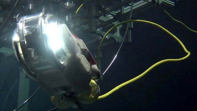 Toshiba's swimming robot