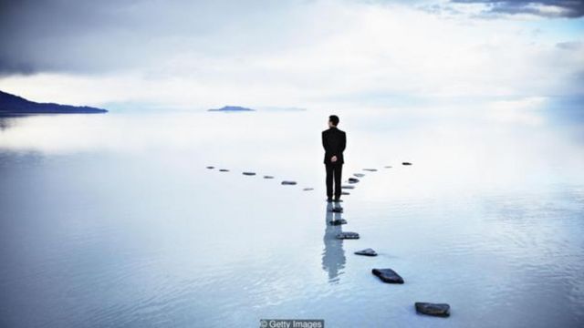 Chúng ta không thể thay đổi những kinh nghiệm đã qua của chúng ta với những rủi ro không được đền đáp, nhưng chúng ta có thể thay đổi cách tiếp cận đối với sự bất chắc