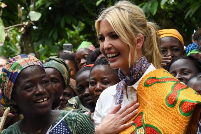 ایوانکا ترامپ درحال بازدید از ساحل عاج از جمله به یک مزرعه کاکائو سر زد