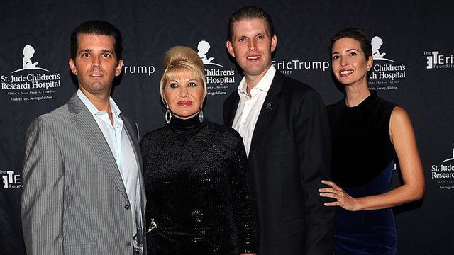 Ivana Trump con sus tres hijos.