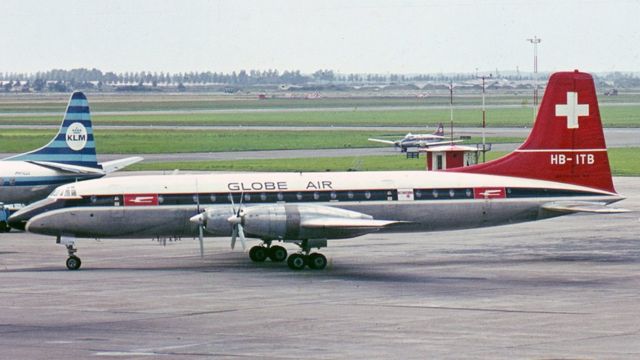 El avión involucrado en el accidente en el aeropuerto de Schiphol en 1965.