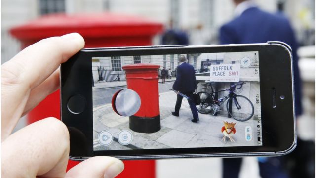 Pokemon Go на пласких екранах наших смартфонів - це "несправжня" доповнена реальність, каже дослідниця