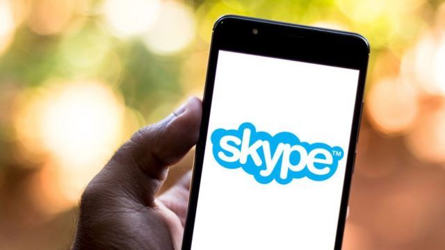 Logo de Skype en un celular