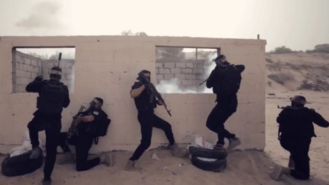 巴勒斯坦战斗人员在训练