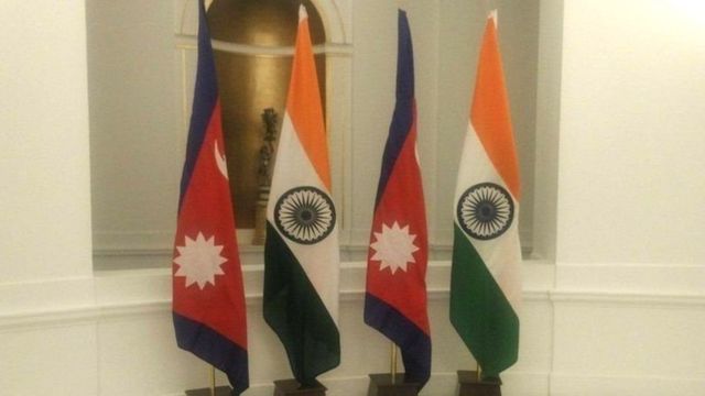नेपाल र भारतका झण्डा