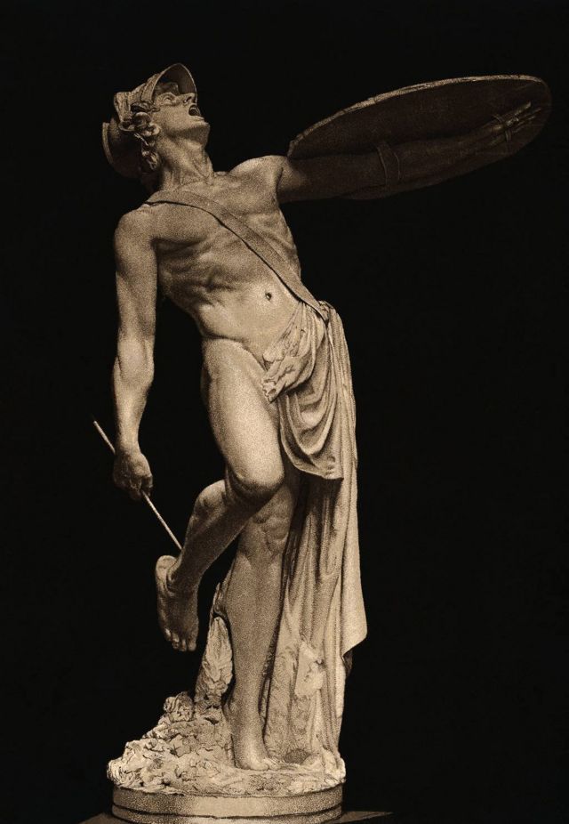 Estatua de Aquiles herido por una flecha en el talón, la única parte vulnerable de su cuerpo.