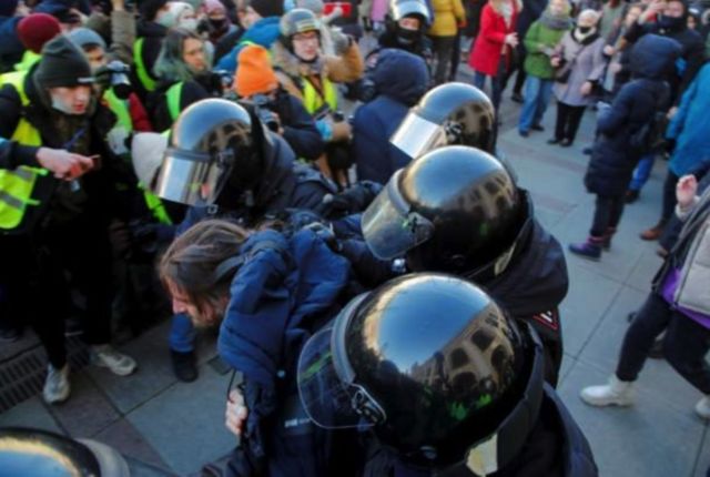 São Petersburgo foi um dos palcos de protestos contra Putin e a invasão da Ucrânia