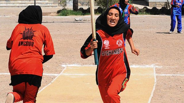 আফগানিস্তানের ক্রিকেট বোর্ডের প্রধান নির্বাহী হামিদ শিনওয়ারি বার্তা সংস্থা এসবিসি এবং রয়টার্সকে জানিয়েছেন, "এখনো আমরা সরকার থেকে কোন নির্দেশনা পাইনি।"
