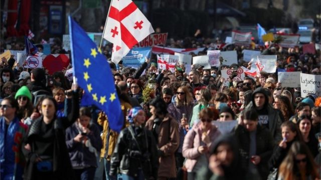Протестующие в Тбилиси 8 марта