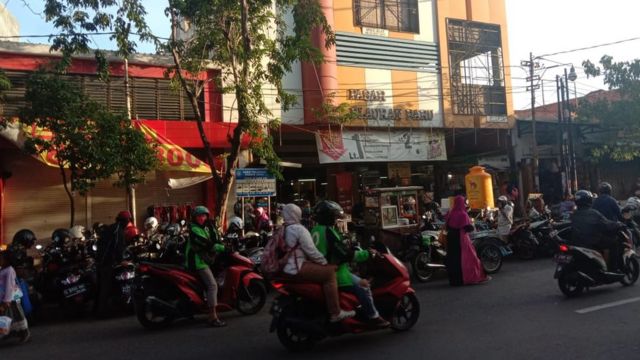 Covid-19 di Surabaya masuk kategori 'zona hitam', perilaku warga