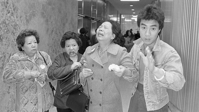 陈果仁的母亲在宣判后离开底特律法庭(photo:BBC)
