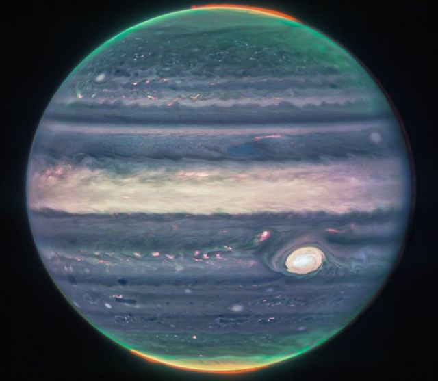 Image complexe de Jupiter réalisée à partir de plusieurs images du télescope James Webb