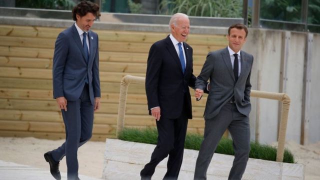 Trudeau, Biden e Macron durante encontro do G7 na Inglaterra em 2021