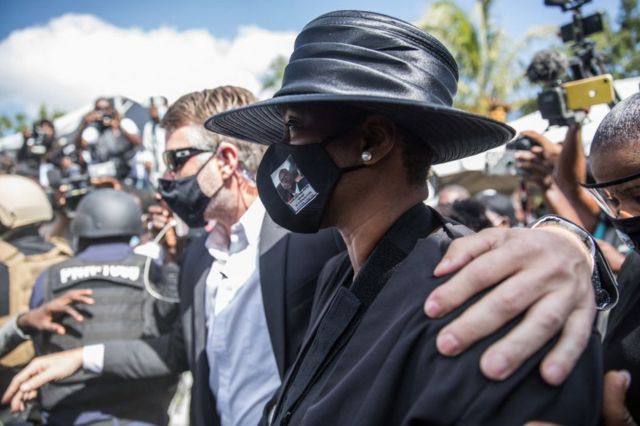 Martine Moïse asiste al funeral de su esposo, el presidente haitiano Jovenel Moïse, el 23 de julio de 2021, en Cap-Haitien, Haití.