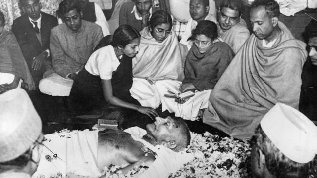 महात्मा गांधी और नाथूराम गोडसे 30 जनवरी, 1948 को क्या कर रहे थे? - BBC News हिंदी