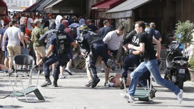 Violencia de aficionados en Marsella