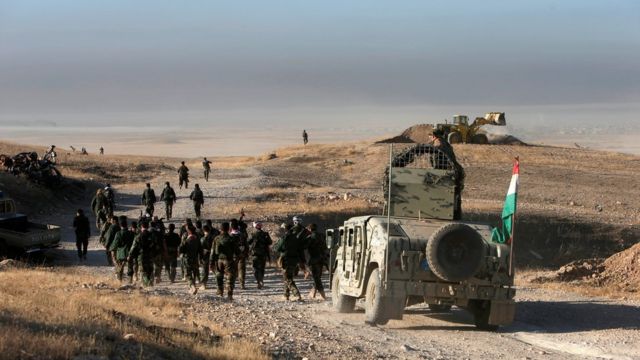 Tropas Peshmergas avanzando hacia Mosul