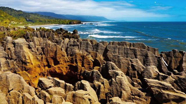 La Nouvelle-Zélande est l'un des points culminants de la Zealandia, après avoir été poussée vers le haut par le mouvement des plaques tectoniques.