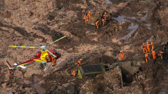Helicópteros durante resgate em Brumadinho