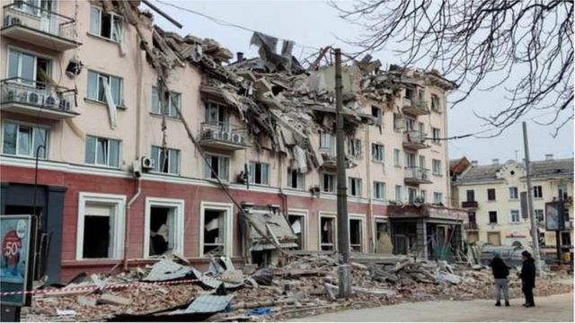 被俄罗斯空袭后的切尔尼戈夫酒店已成废墟(photo:BBC)