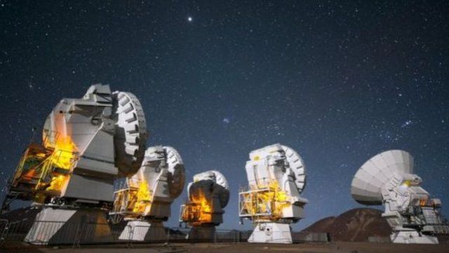 Algunas de las observaciones se lograron usando el complejo de antenas en el desierto de Atacama, Chile.