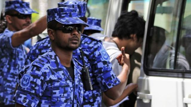 පාර්ලිමේන්තුවේ දොරටු වසා දමා තමන්ට එහි පිවිසීම අවහිර කරනු ලැබ ඇතැයි මාල දිවයින් විපක්ෂය පවසයි.
