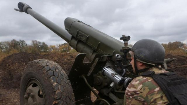 Member of the Ukrainian National Guard prepares a D-30 howitzer for a fire towards Russian troops in Kharkiv region