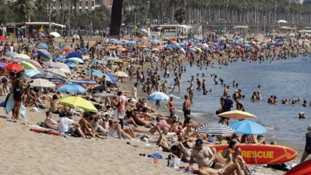 Holidaymakers on the beaches of Barcelona