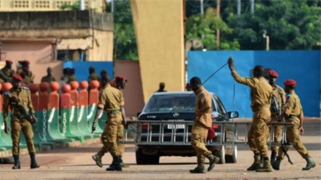 Quatre soldats tués au Burkina Faso - BBC News Afrique