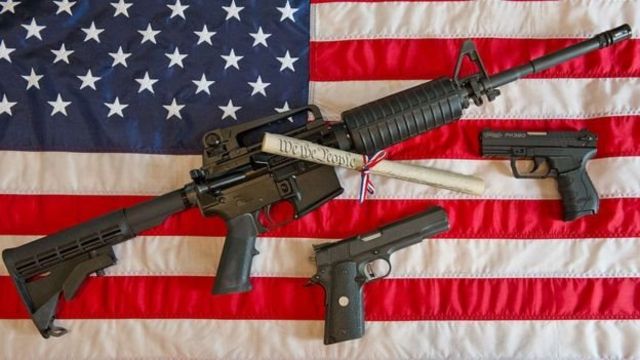 Armas sobre la bandera de EE.UU.