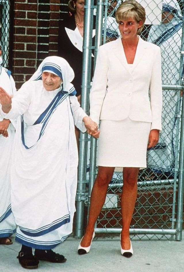 Diana, Princess of Wales wearing a cream suit, shakes hands with Mother Teresa after a meeting in the Bronx on June 18, 1997 in New York, NYC