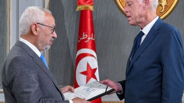 اتهم راشد الغنوشي قيس سعيّد بالانقلاب على الثورة والدستور