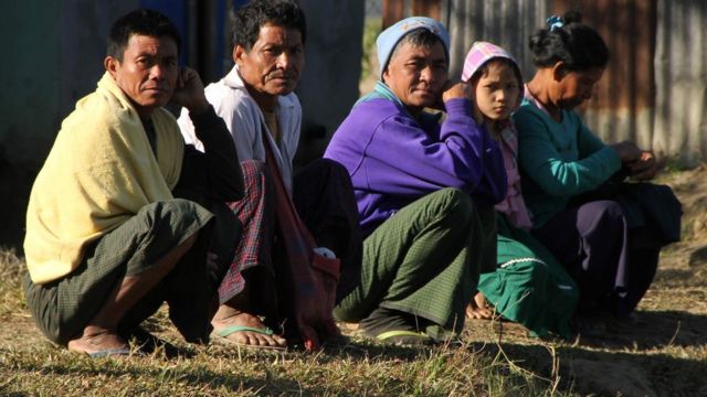 တပ်မတော်နဲ့ အေအေတိုက်ပွဲတွေကြောင့် ထွက်ပြေးတိမ်းရှောင်နေရတဲ့ ကျေးရွာသားများ