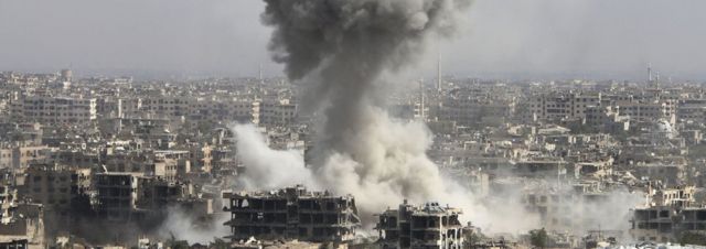 シリア政府軍の攻撃を受けるダマスカス近郊の都市ジョバル