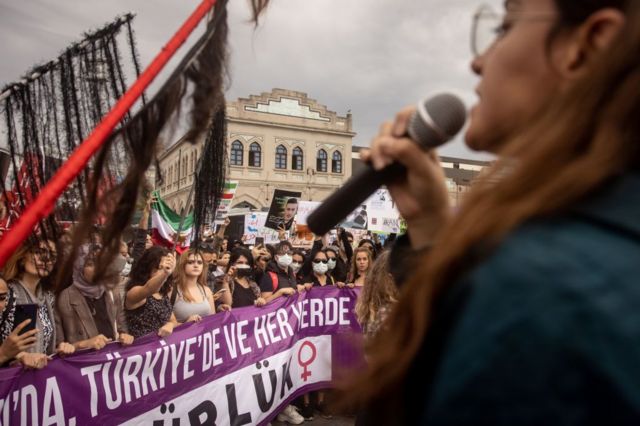نخستین تجمع بزرگ اعتراضی ایرانیان در ۱۰ مهرماه در استانبول برگزار شد
