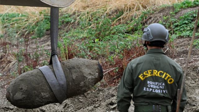 Unexploded bomb found in the River Po in Italy 