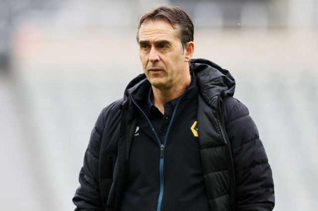 Julen Lopetegui, Manager of Wolverhampton Wanderers inspects the pitch ahead of the Premier League match between Newcastle United and Wolverhampton Wanderers 